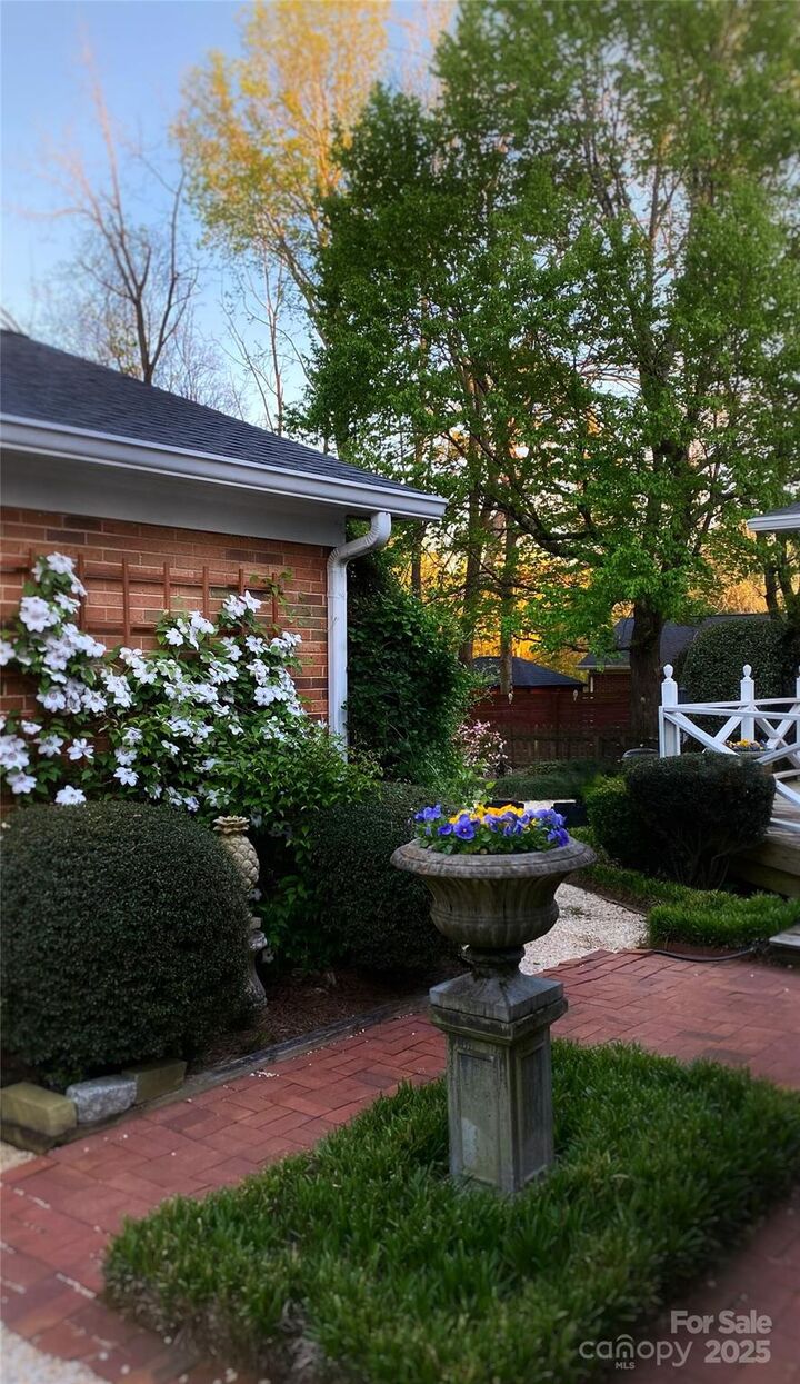 Property Photo: 5900 Lebanon Road NC 28227