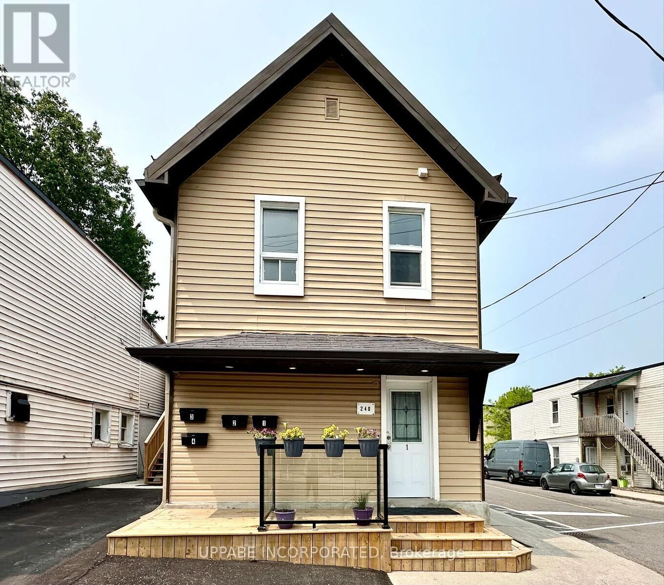 Property Photo:  240 Marier Avenue Unit 3  ON K1L 5R1 