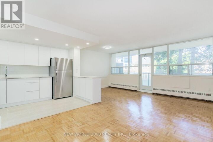 Property Photo:  33 Erskine Avenue 201  ON M4P 1Y6 