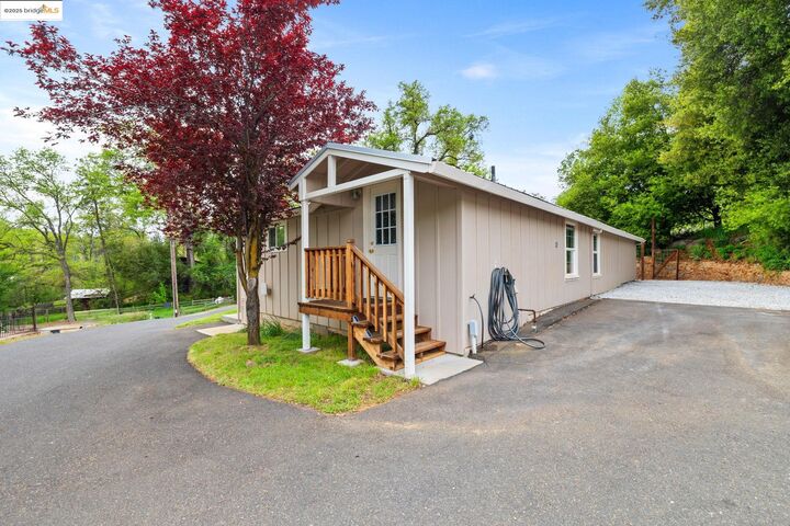 Property Photo: 17250 Burford Ln CA 95372