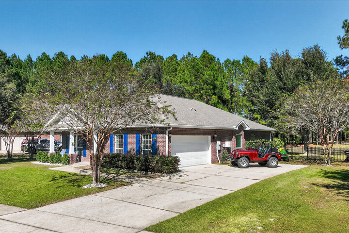 Property Photo:  63 Camellia Court  FL 32439 