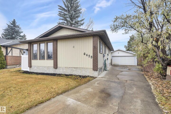 Photo de la propriété: 6428 15 Avenue NW AB T6L 1S6