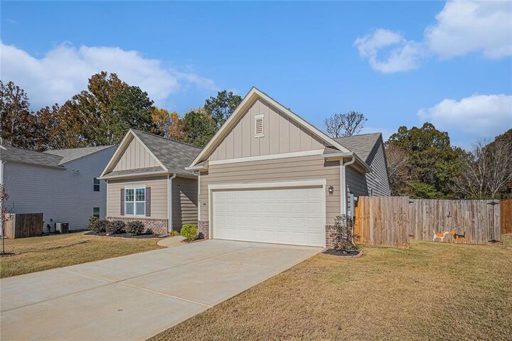 Property Photo: 609 Bentwater Way GA 30548