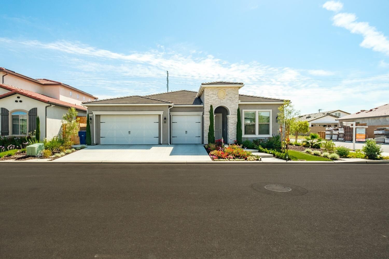 Property Photo: 2788 N Douglas Avenue CA 93727