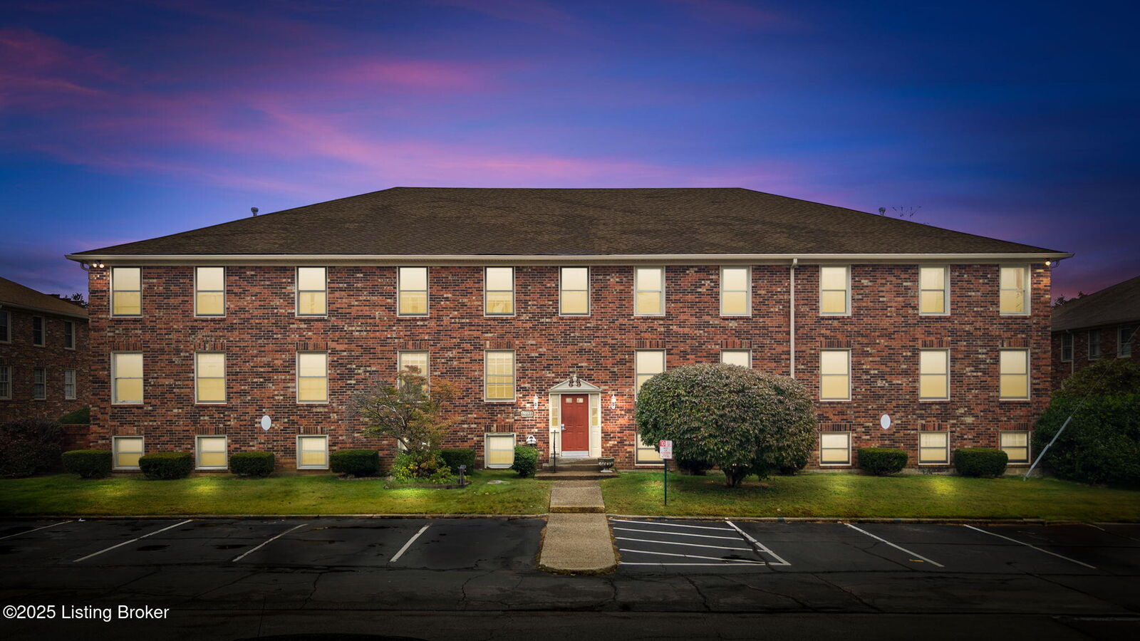 Property Photo: 1007 Lake Pl H-11 KY 40222