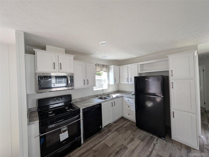 Property Photo: 3146 Route 9W 7A NY 12553