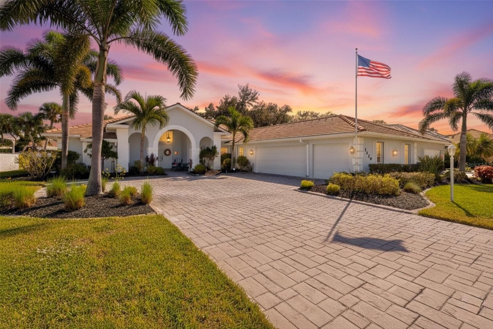 Property Photo: 1426 Brenner Park Drive FL 34292