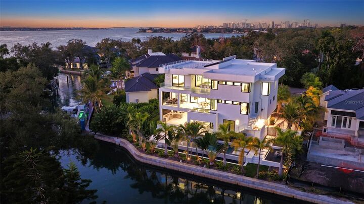 Property Photo:  1610 N Lodge Drive  FL 34239 