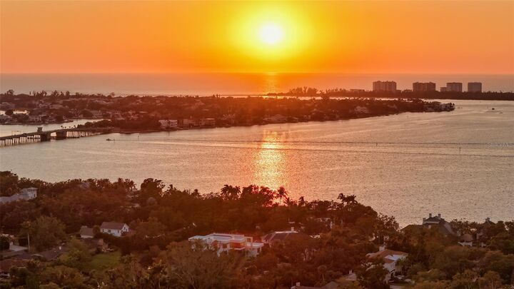 Property Photo: 1610 N Lodge Drive FL 34239