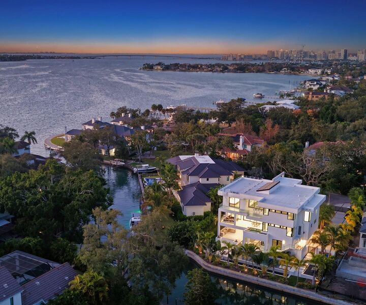 Property Photo:  1610 N Lodge Drive  FL 34239 