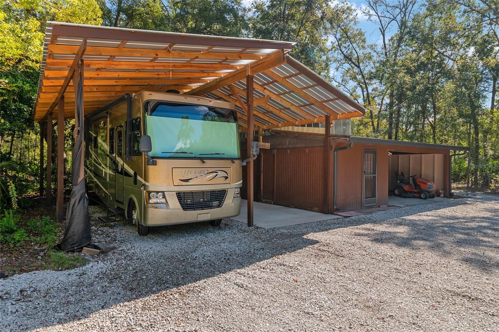 Property Photo:  16513 SW 67th Place  FL 32618 