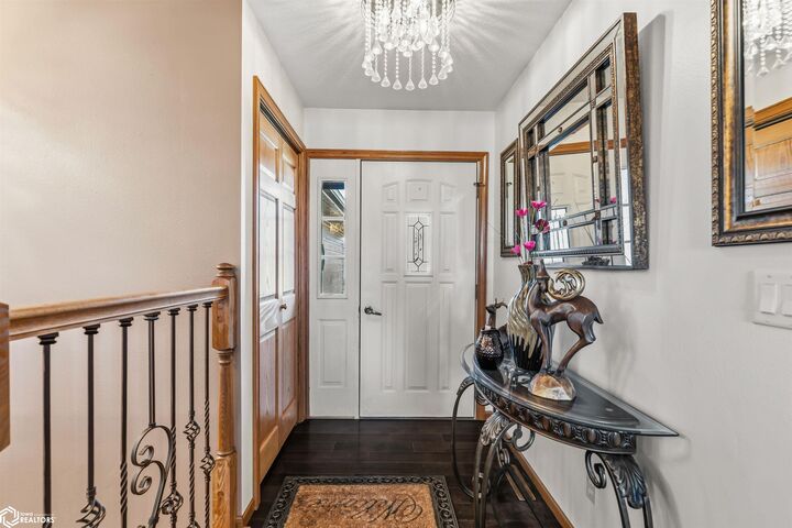 Property Photo:  302 Richard Lane  IA 50158 