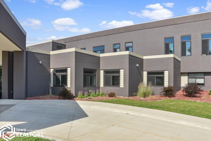 Property Photo:  110 Rocksylvania Ave     Unit 201  IA 50126 