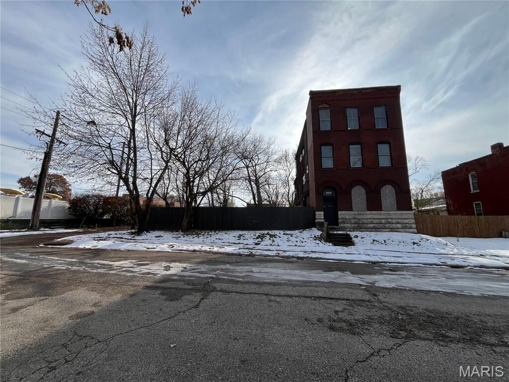 Property Photo: 2618 Geyer Avenue MO 63104