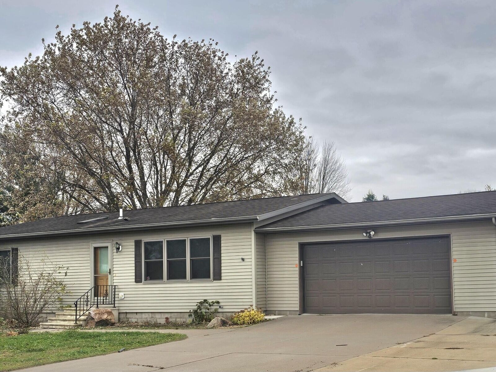 Property Photo: 215 Sarah Cir WI 54653