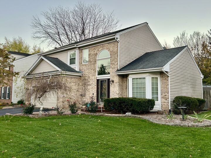 Property Photo:  620 Old Oak Circle  IL 60102 
