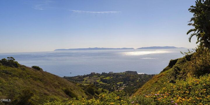 Property Photo:  8 Burrell Lane  CA 90275 