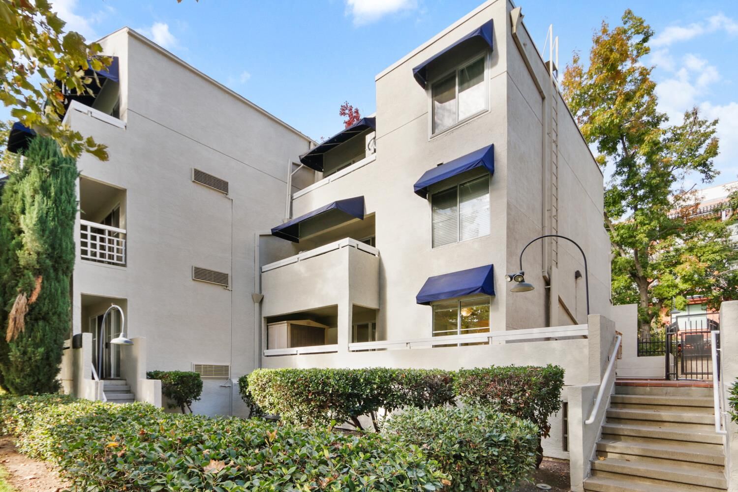 Property Photo: 1008 P Street 1 CA 95814