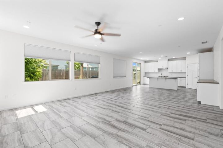 Property Photo: 9236 Summer Holly Way CA 95829