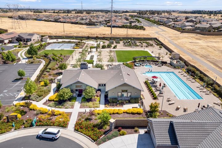 Property Photo: 9236 Summer Holly Way CA 95829