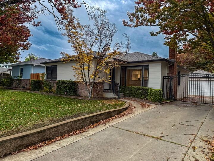 Property Photo: 52 Coloma Way CA 95819