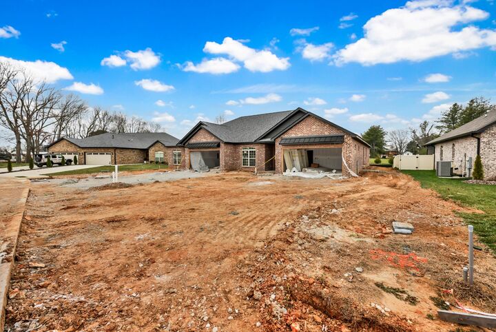 Property Photo: 1044 Veridian Dr Unit 19B TN 37043