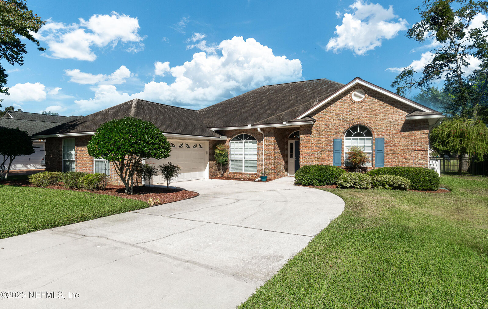 Property Photo: 1995 Bluebonnet Way FL 32003