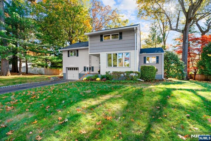 Property Photo:  140 Chamberlain Place  NJ 07432 