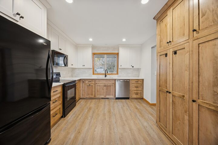 10485 Lee Drive  Eden Prairie MN 55347 photo