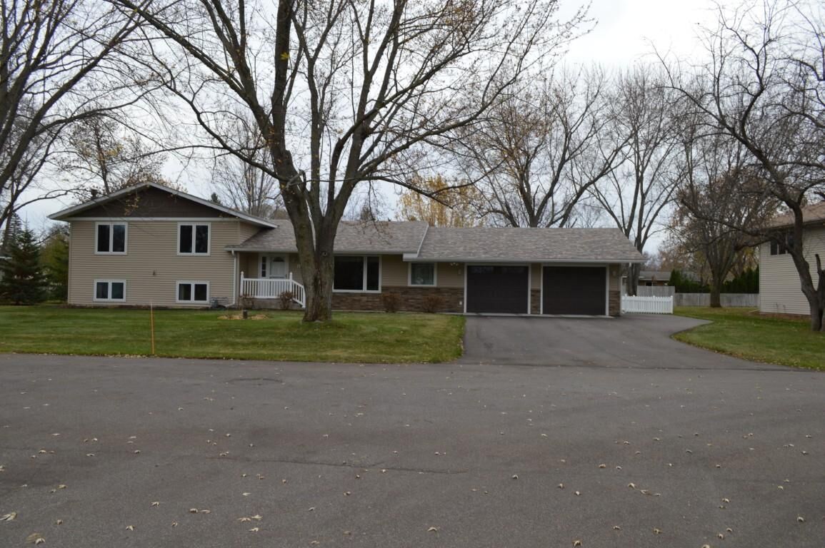 Property Photo: 816 Clark Place MN 56301
