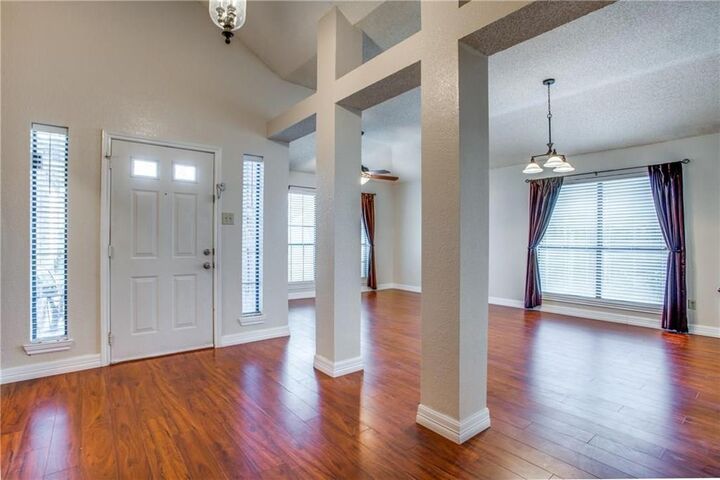 Property Photo: 435 L Thompson Street TX 75104