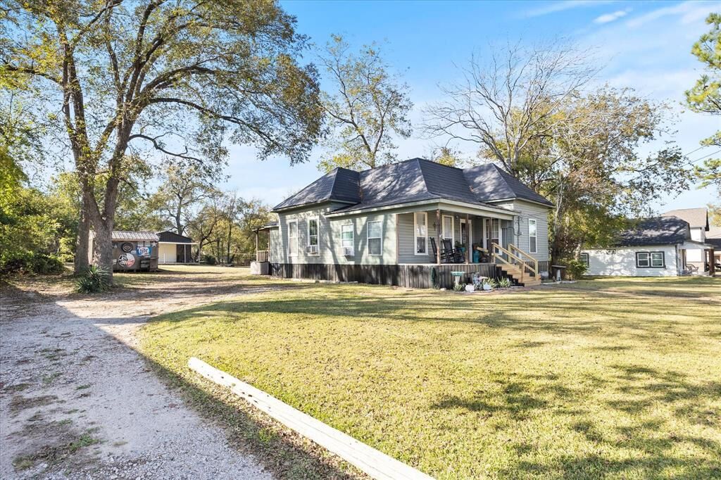 Property Photo: 1216 Wesley Street TX 75401