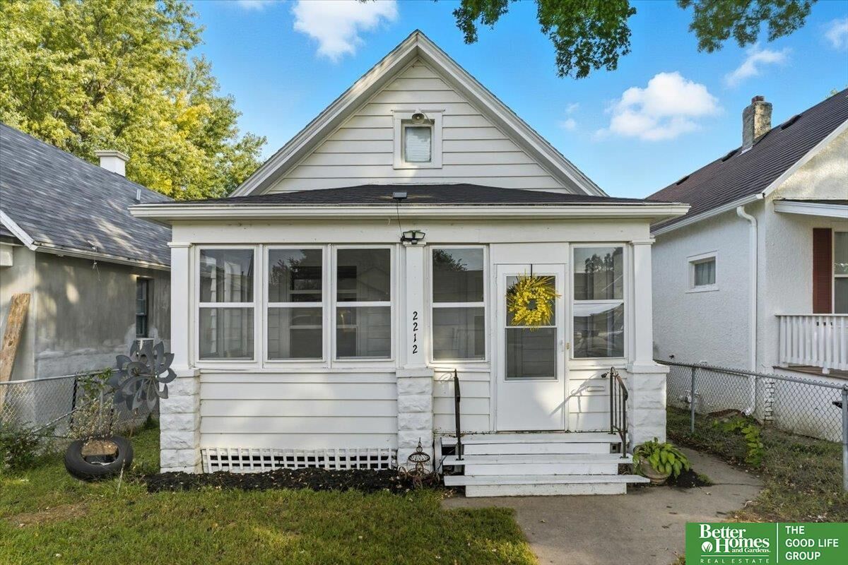 Property Photo: 2212 Grand Avenue NE 68110