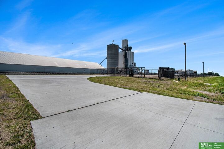 Property Photo: 1099 W 6 Street NE 68649