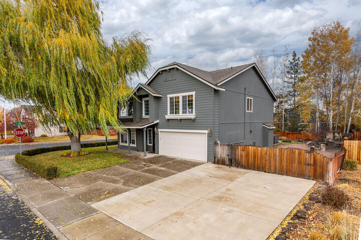 Property Photo:  1451 NW Spruce Court  OR 97756 