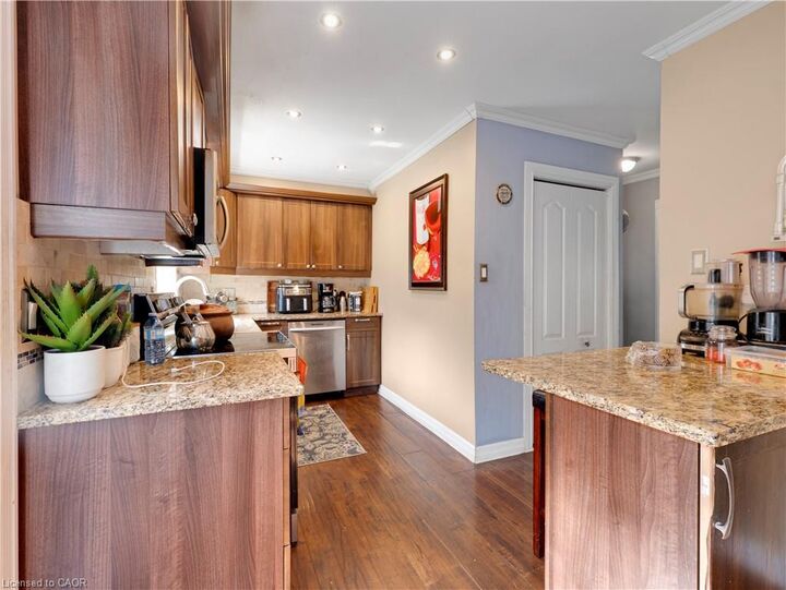 Property Photo: 40 Yeoville Court ON L9C 5W3