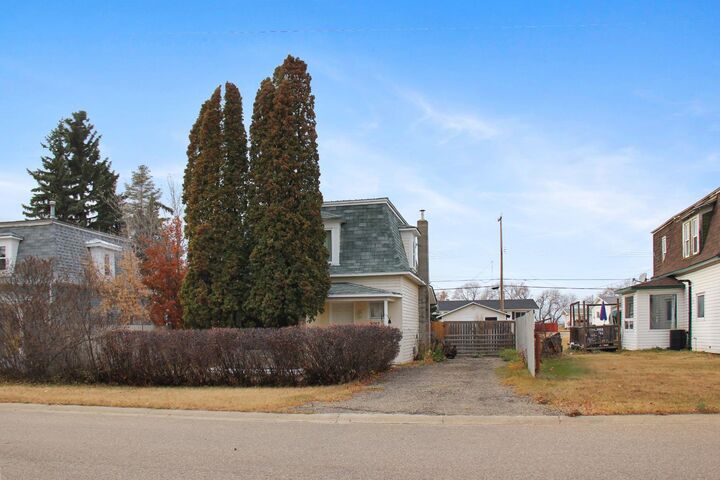 Property Photo: 5017 49A Street AB T0B 4C0