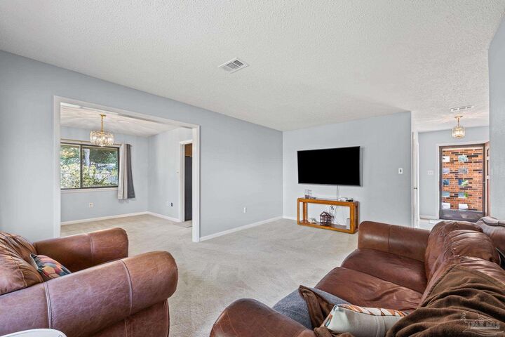 Property Photo: 261 Briarwood Cir FL 32548