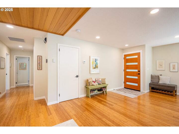 Property Photo:  2015 Eastwood Ln  OR 97401 