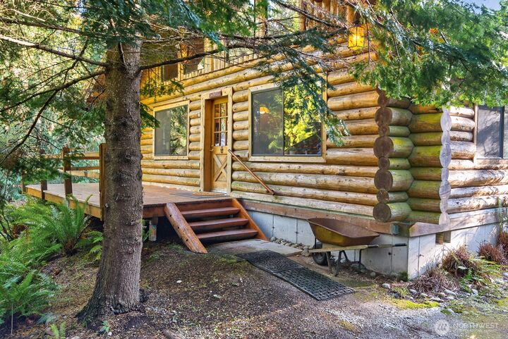 Property Photo: 2103 Sherwood Forest Lane WA 98282