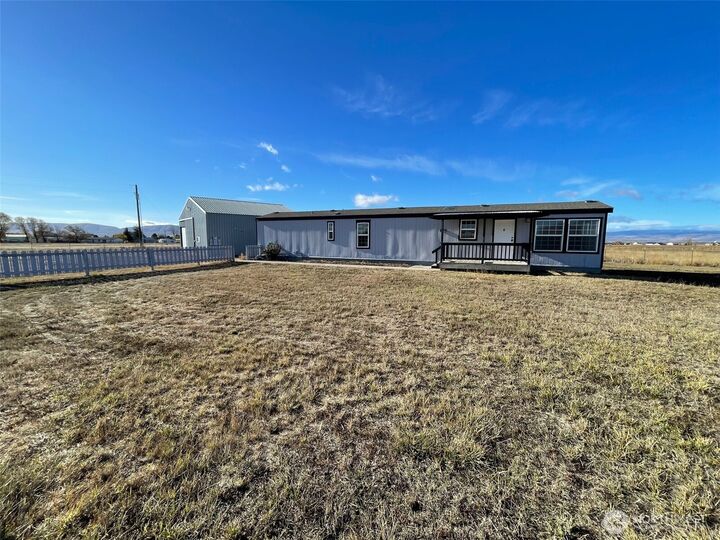 Property Photo: 971 No. 81 Road WA 98926