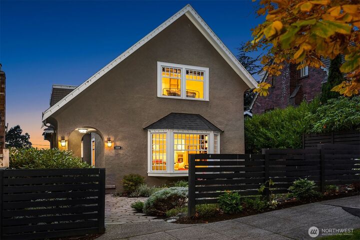 Property Photo: 1229 9th Avenue W WA 98119