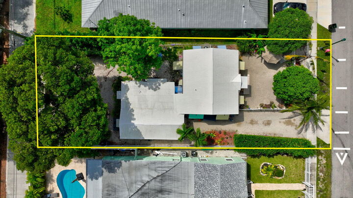 Property Photo:  629 SE 4th Avenue  FL 33483 