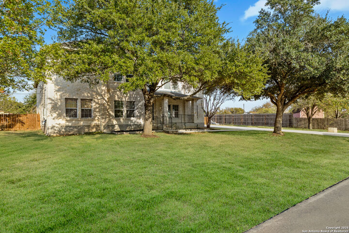 Property Photo: 600 Bella Vista Circle TX 78640