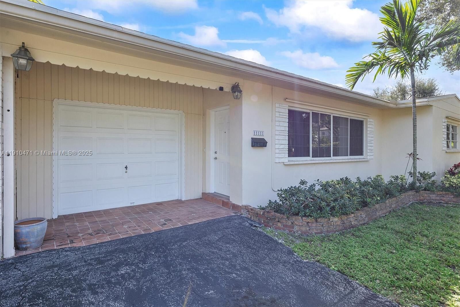 Property Photo: 11111 SW 78th Ct FL 33156