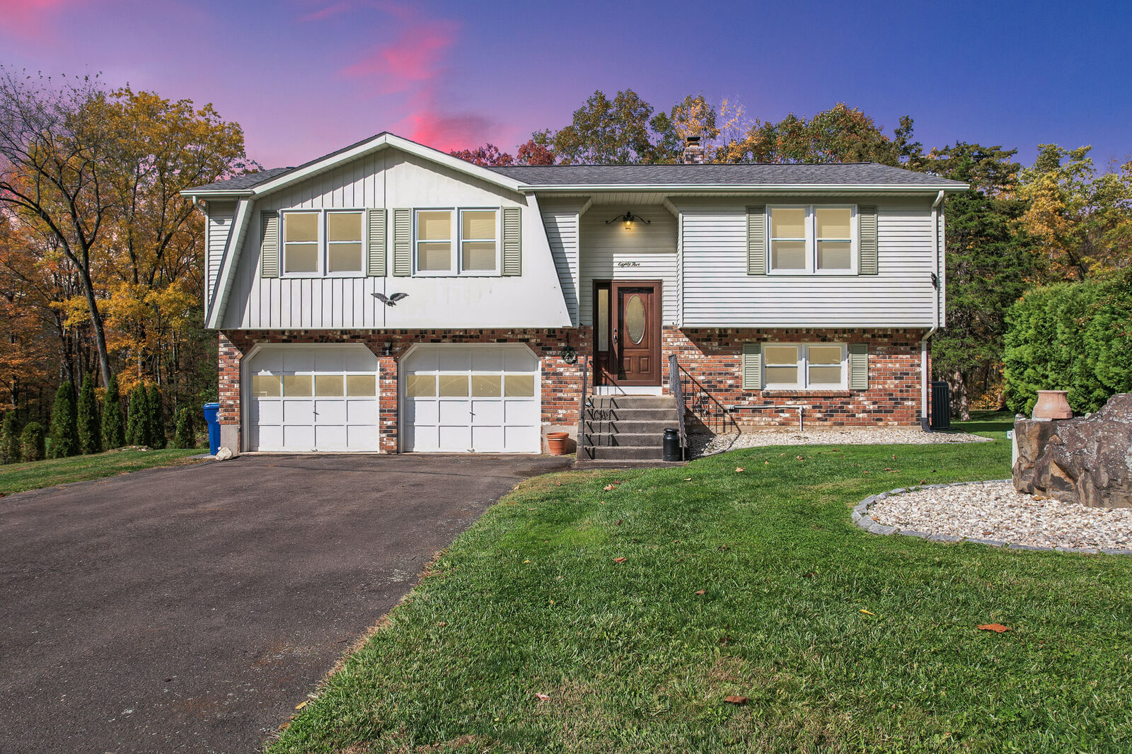 Property Photo:  85 Metacomet Road  CT 06062 