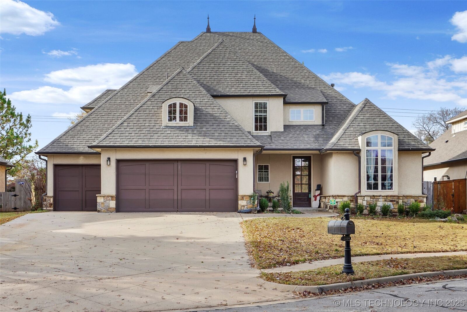 Property Photo:  12006 S Oswego Avenue  OK 74137 