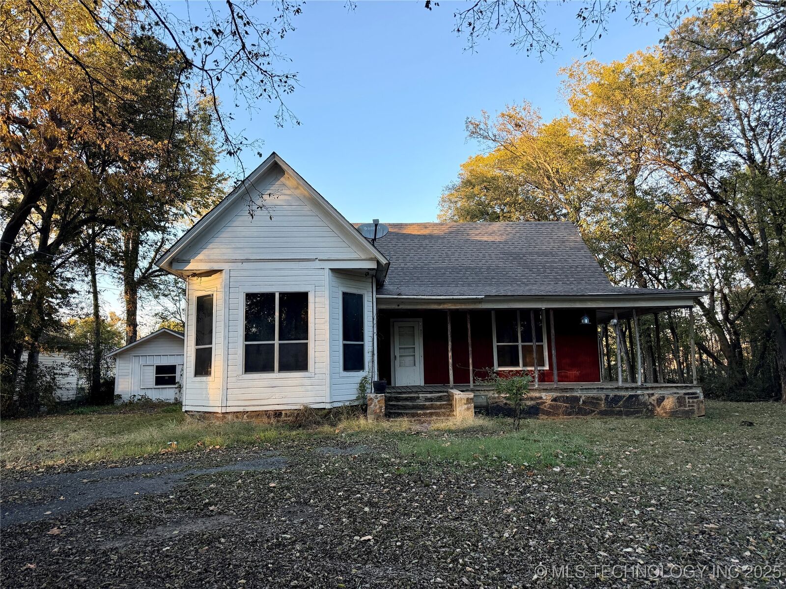 Property Photo:  921 E Church Street  OK 74467 