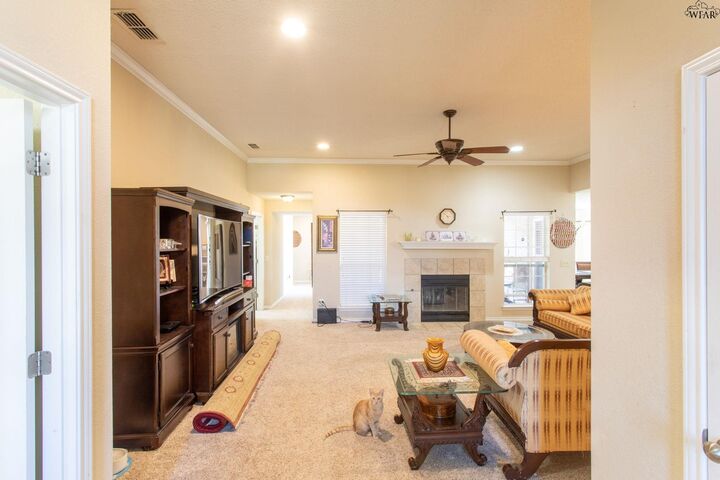 Property Photo:  2102 E Hunters Glen  TX 76306 