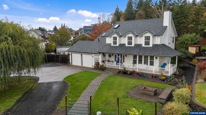 Property Photo: 881 Quail Glenn Dr OR 97370